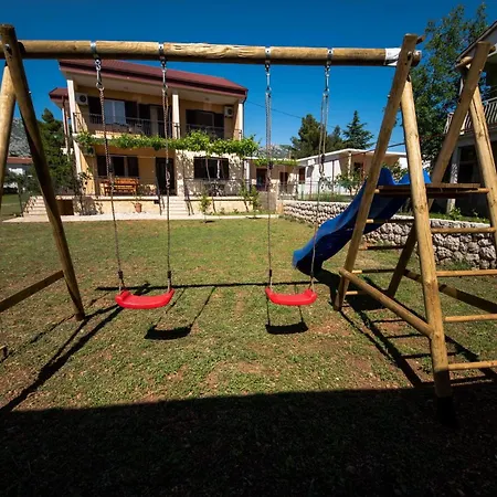 Family Friendly Seaside Seline, Paklenica - 25504 Apartamento Starigrad Paklenica