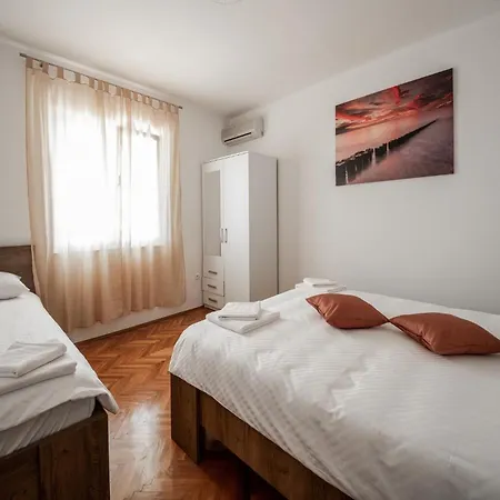 Family Friendly Seaside Seline, Paklenica - 25504 Starigrad Paklenica