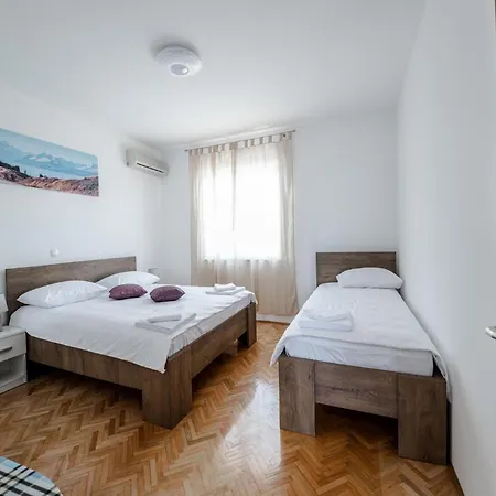 Apartamento Family Friendly Seaside Seline, Paklenica - 25504 Starigrad Paklenica