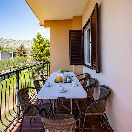 Family Friendly Seaside Seline, Paklenica - 25504 Lejlighed Starigrad Paklenica