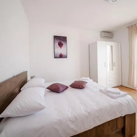 Family Friendly Seaside Seline, Paklenica - 25504 Apartment