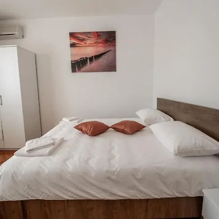 Family Friendly Seaside Seline, Paklenica - 25504 Apartment